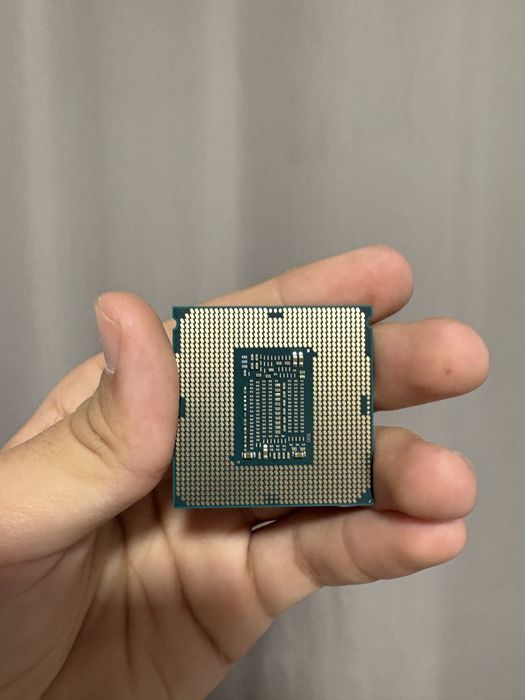 Vand Procesor Intel Core I5-9400F si Cooler