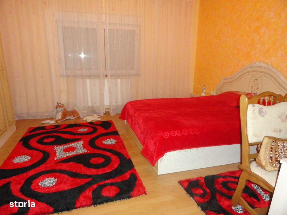 Casa solida din caramida 5 camere, teren 1278 mp Micalaca strada larga