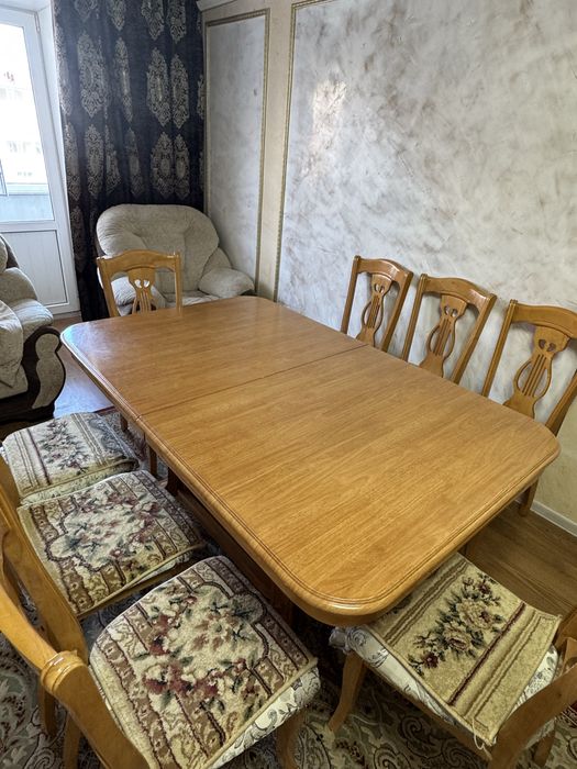 Стол из натурального дерева