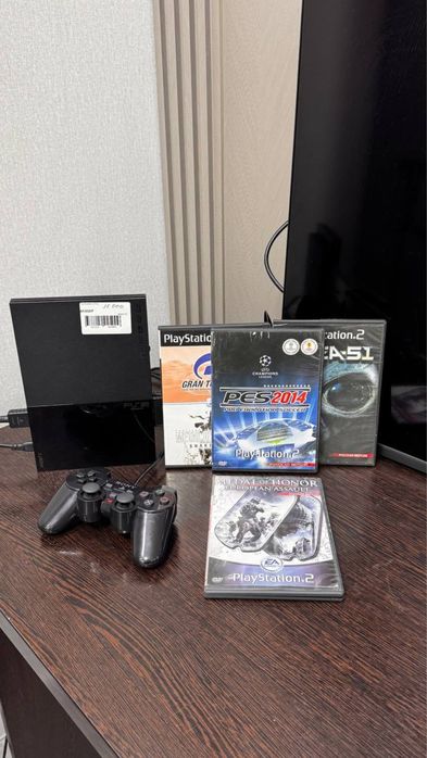 PlayStation 2 +4 диска в отличном состоянии