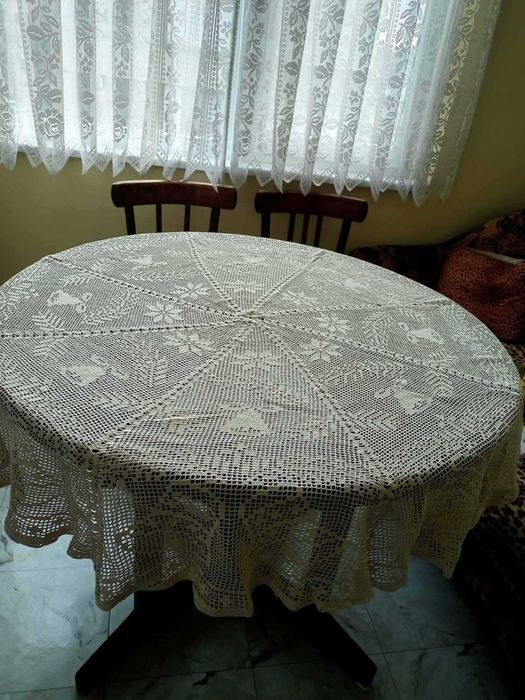 Ръчно изплетена покривка