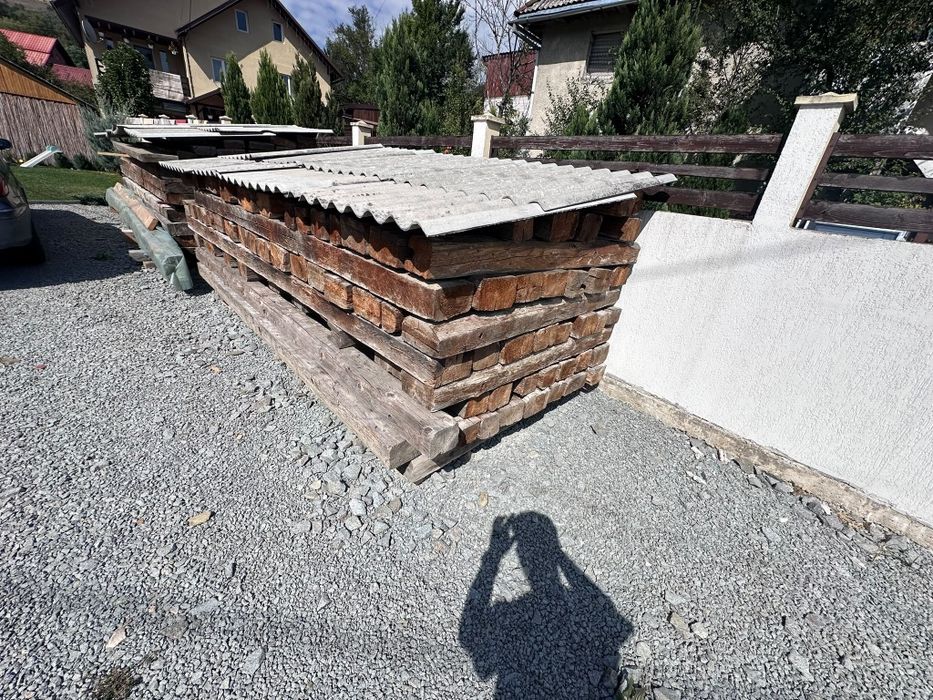 Lemn vechi din casa bătrânească