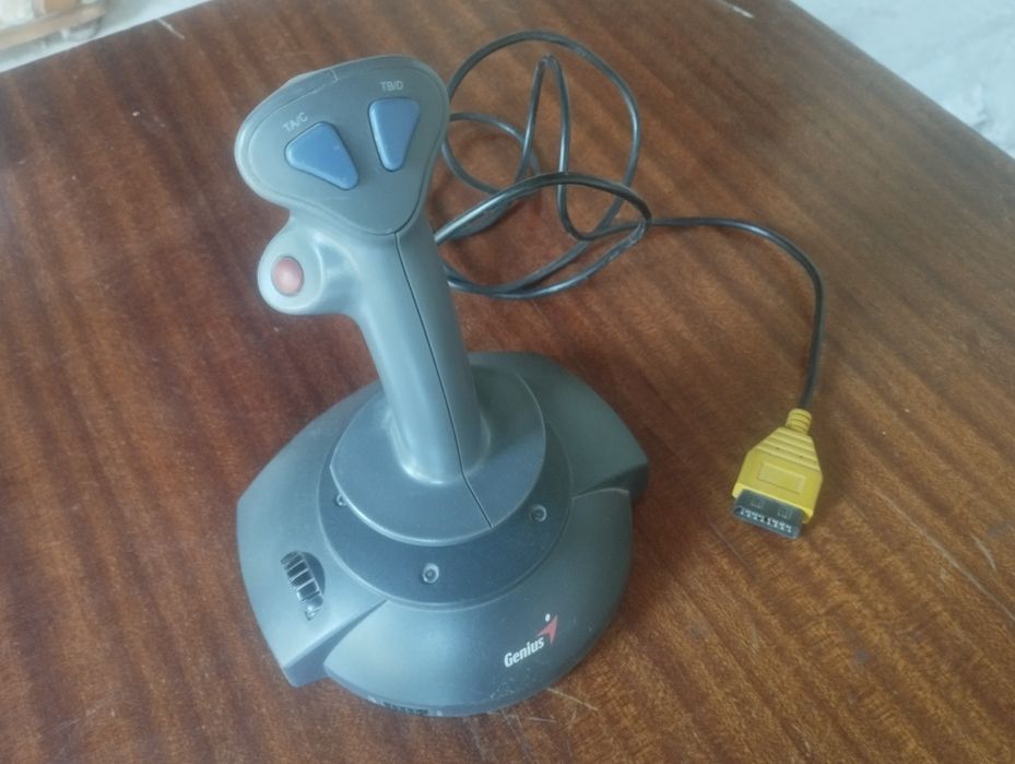 Игровой джойстик для управления самолёта Genius MaxFighter F-16