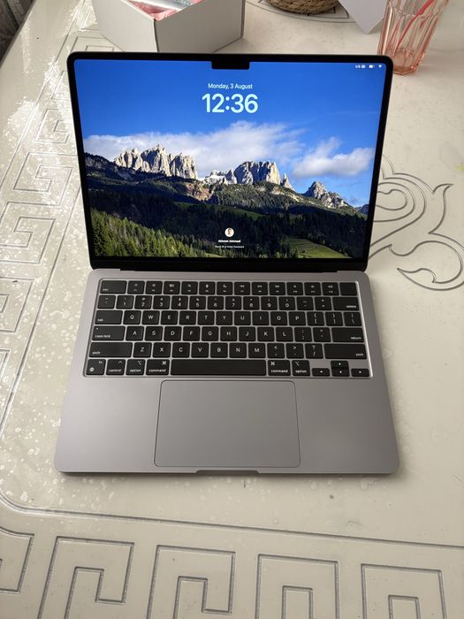 MacBook Air M3 8/256 ГБ — space gray, почти новый