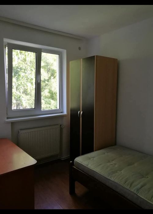 Închiriez apartament 3 camere, str Moldovei,  bl 28, et 3. (cart. Tudor)
