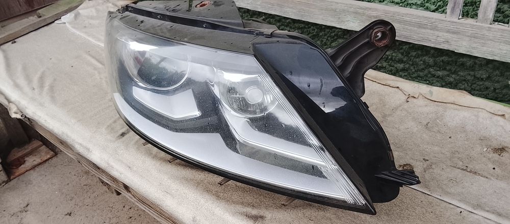Far xenon dreapta vw passat cc facelift