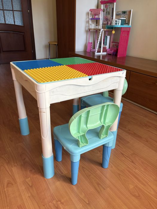 Продам столик и стульчики