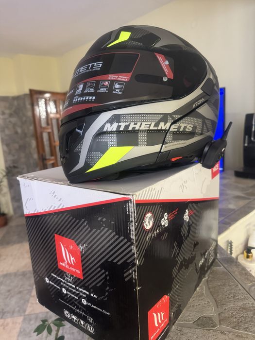 Модуларна каска с вграден интерком