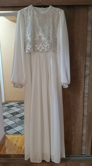 Женское вечернее платье