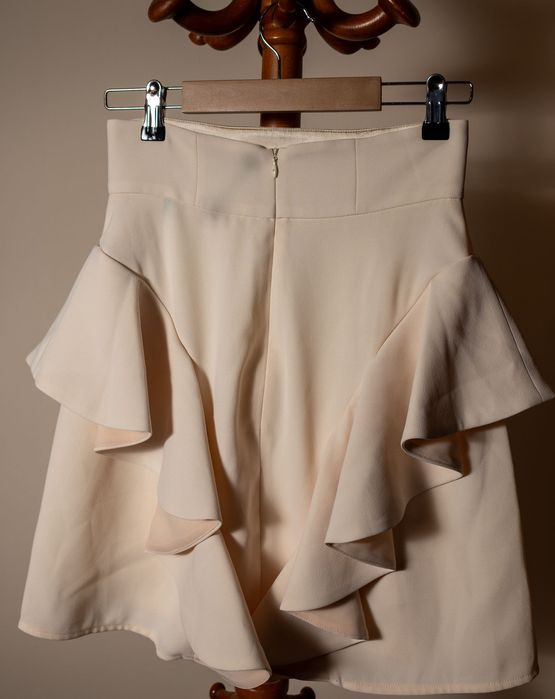 Пола Elisabetta Franchi, модел с волани, размер 40[S], като нова