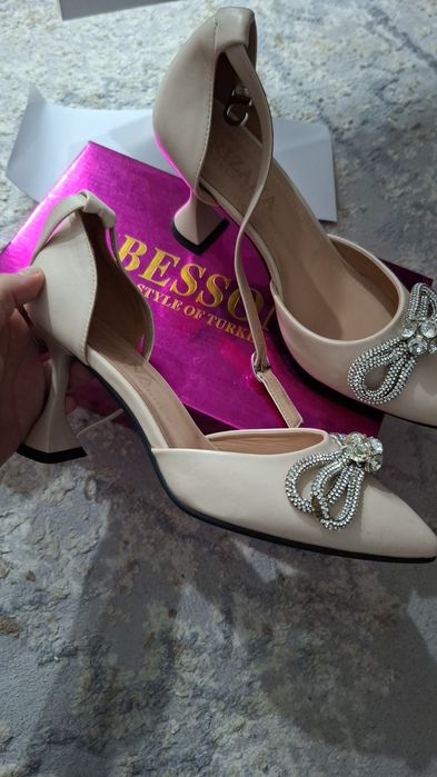 Туфли со стразами