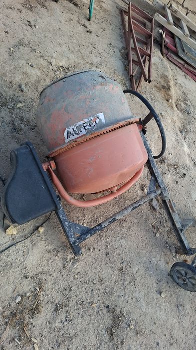 Миксер еки штук жасап тур