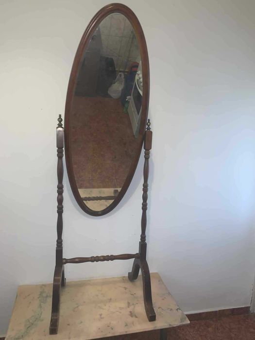 Oglinda rabatabila pe suport de lemn cu ornament din bronz