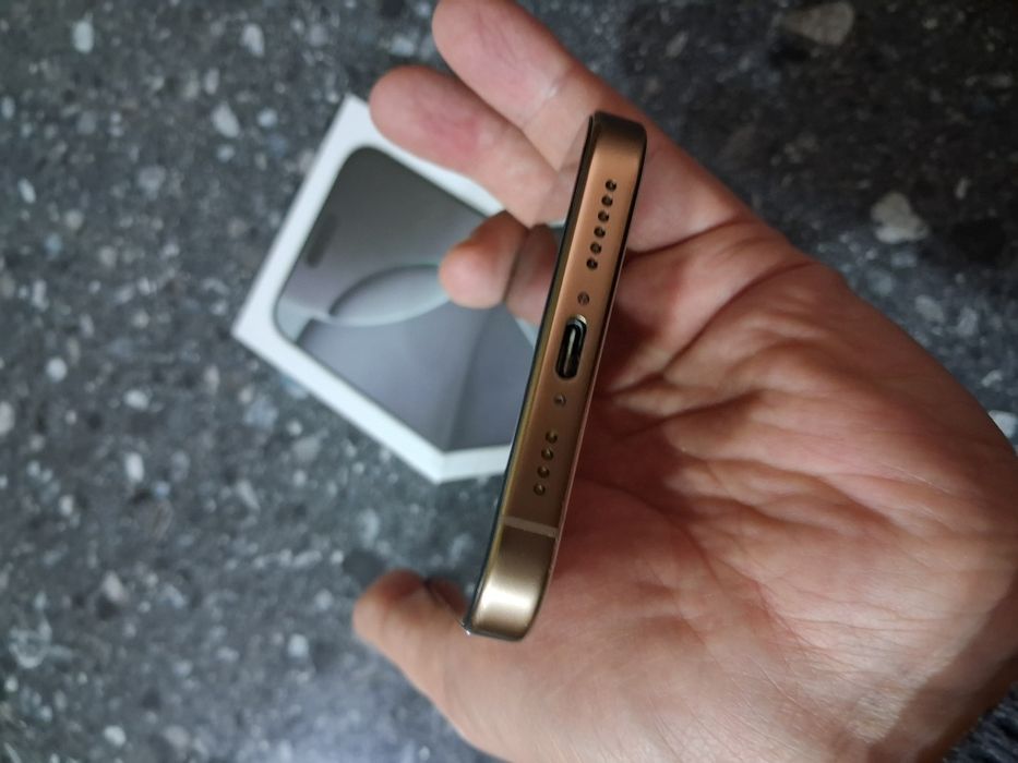 Продам iPhone 16 pro max 1 tb gold коробка док. Имеется.