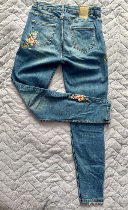 Модерни дамски дънки - размери S-M