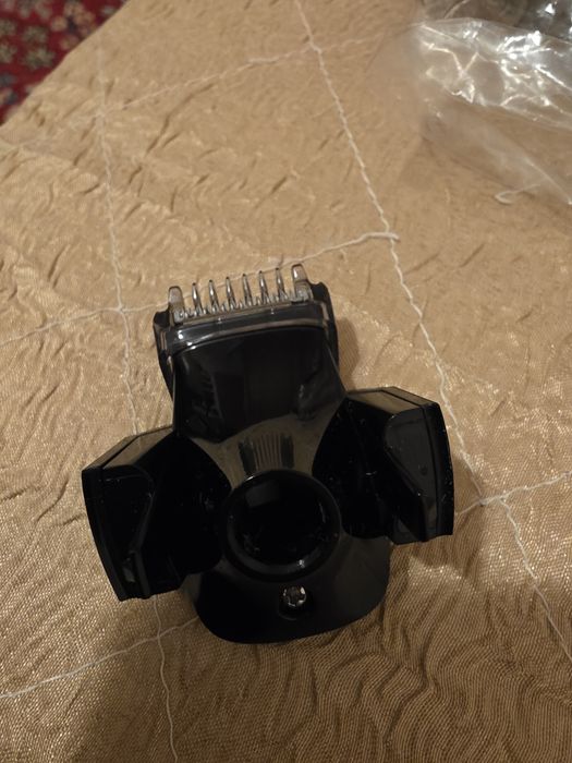 Тример за брада със засмукване Philips Series 7000 BT7210/15