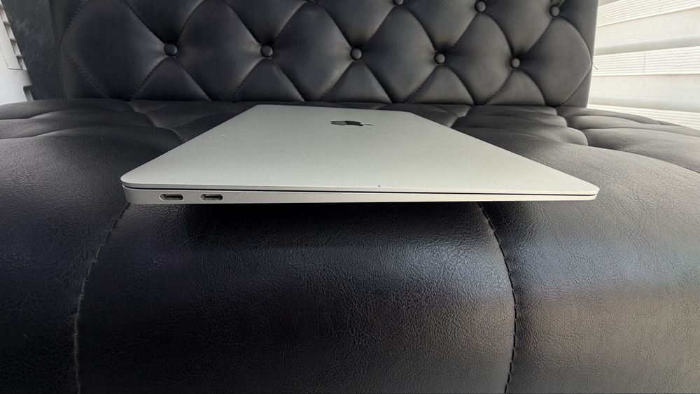 Apple MacBook Air M1 2020 года в хорошем состояние  Американский