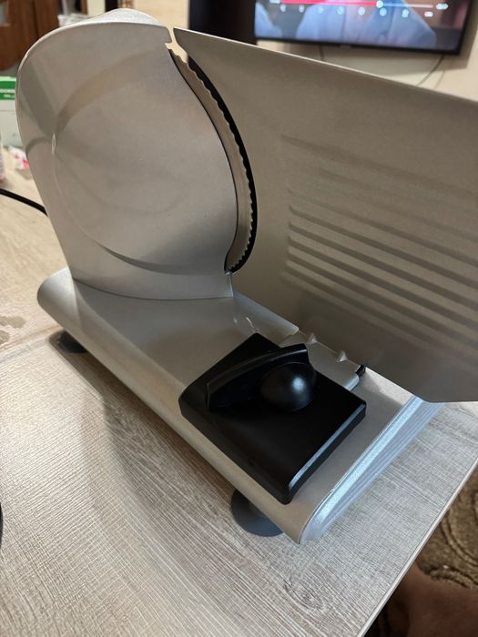 Колбасорезачка taurus