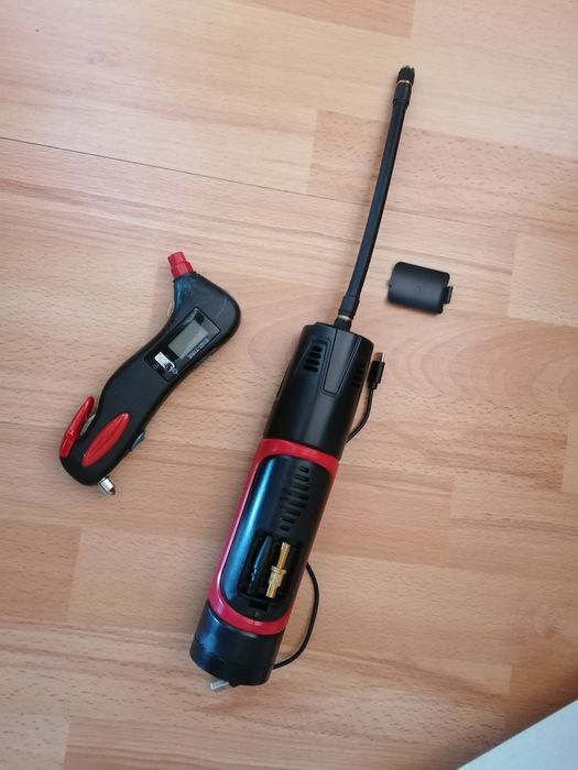 Compresor cu acumulator portabil si un Multitool electric util in masina