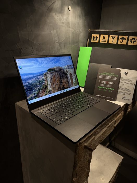 КАТО ЧИСТО НОВ Razer Blade Stealth 13 | 2 TB SSD | 16 RAM