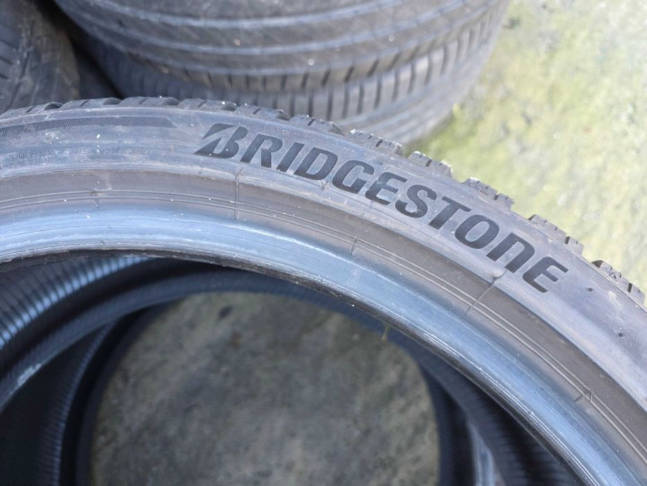 2бр Зимни гуми 255 35 20 - Bridgestone - DOT 2023