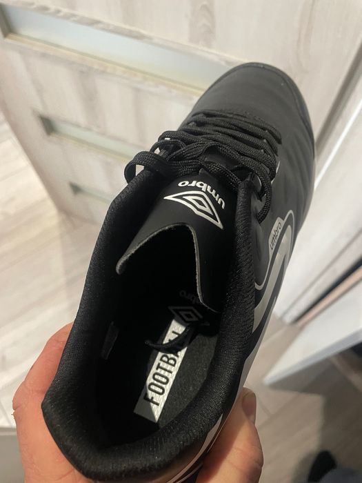 Обувки Umbro .20€