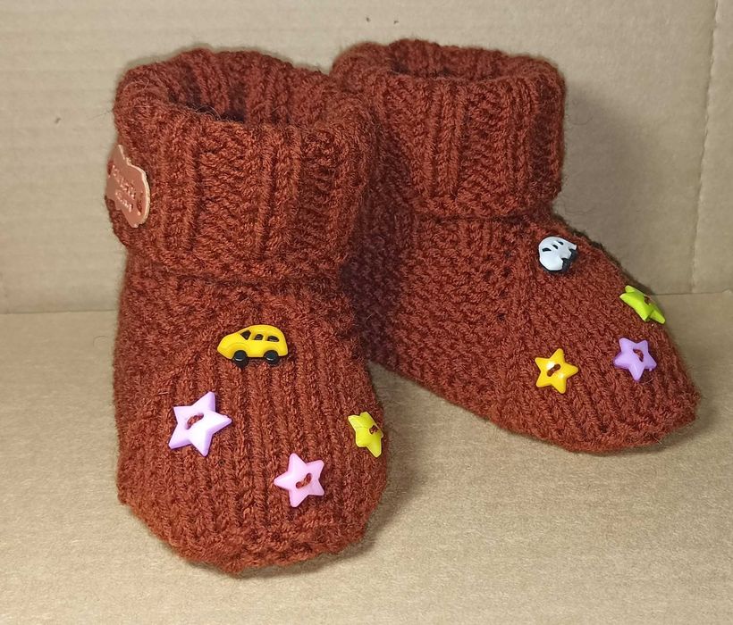 Вязаные пинетки для малыша
