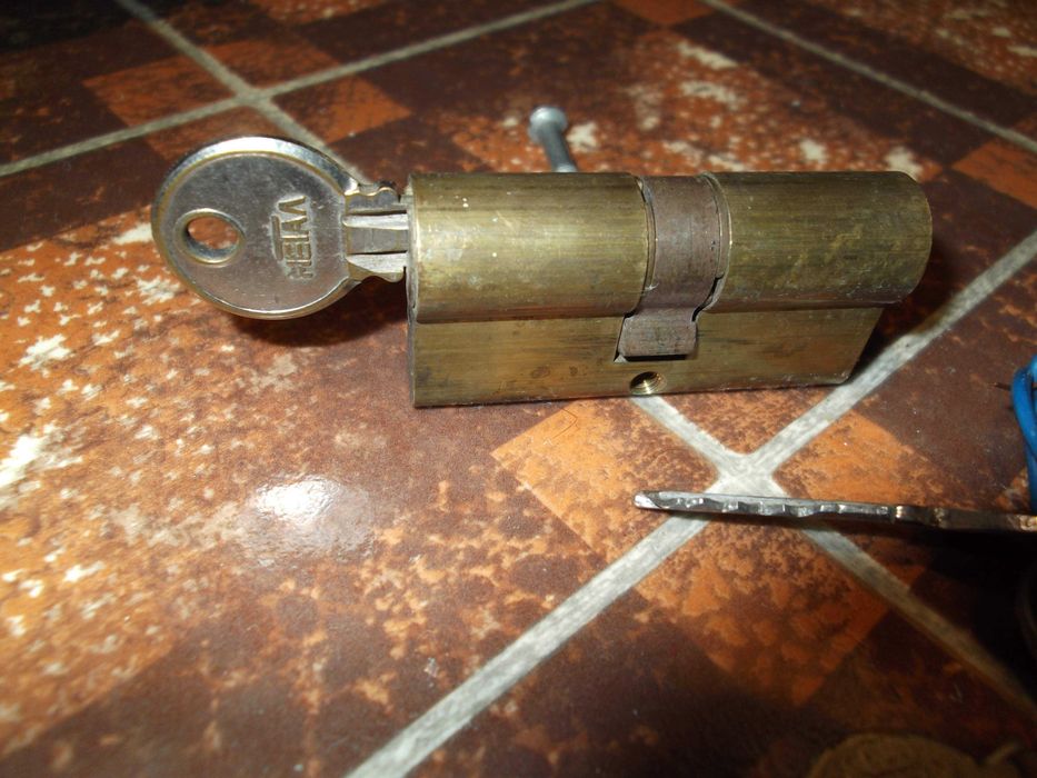 Секретен патрон Metal