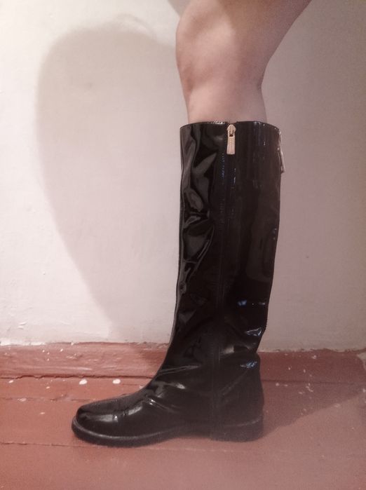 Срочно продам сапоги