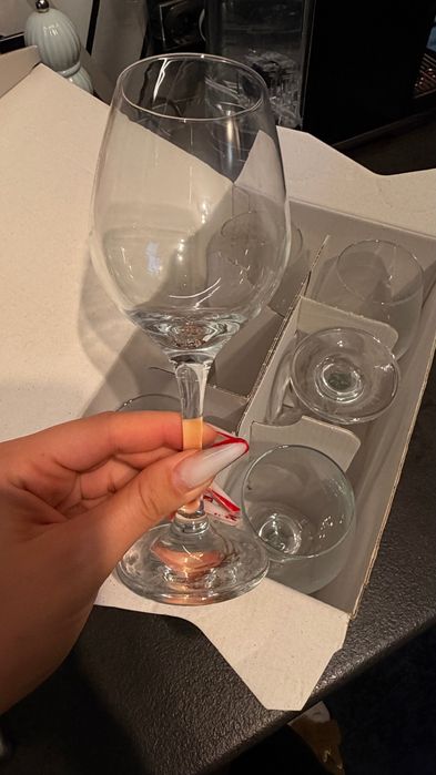 12 Căni și set 6 pahare cu picior