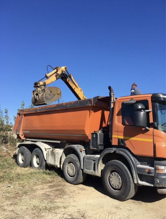Pămănt de umplutura si vegetal.