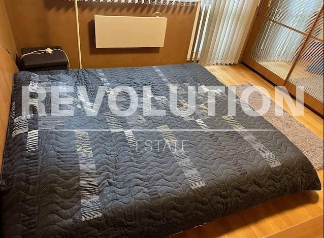 Дава се под наем Тристаен апартамент в Варна, Център - 100 кв.м за 847.62 € - Снимка #4