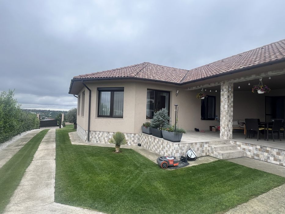 Casa  pe  doja spitalu judetean/hanu pescarilor teren 1250