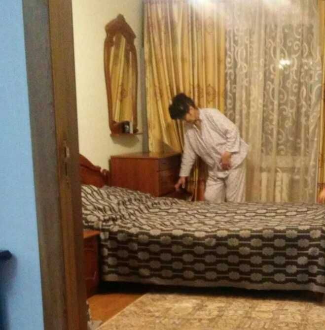 Кровать, зеркало и 2 тумбочки