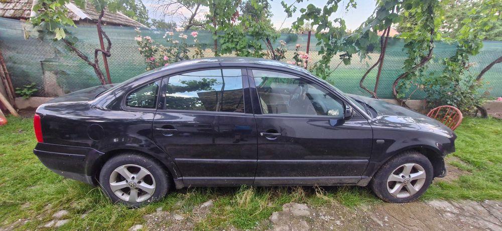Passat B5 pentru piese.