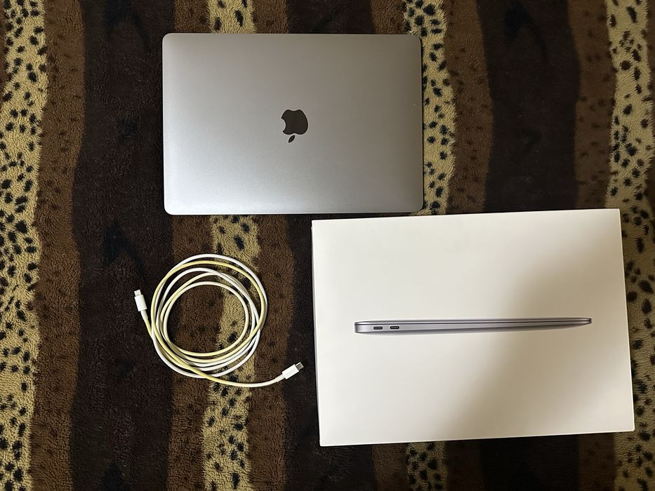 MacBook Air m1 8/256