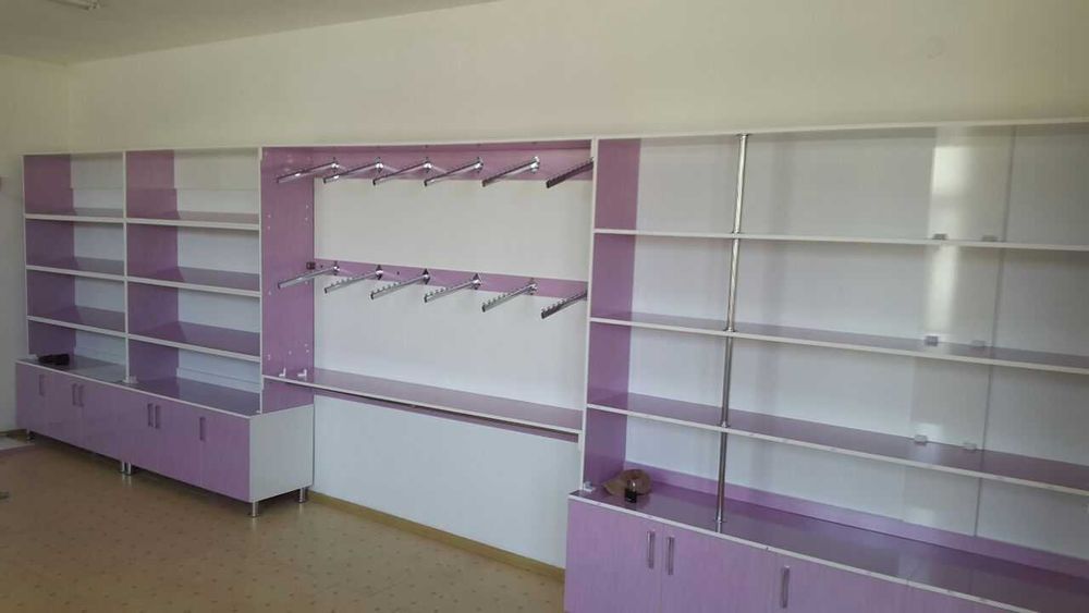 Мебель для магазина одежды