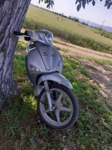 Продавам скутер на чести