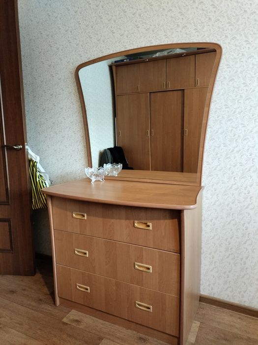 Продам спальный гарнитур