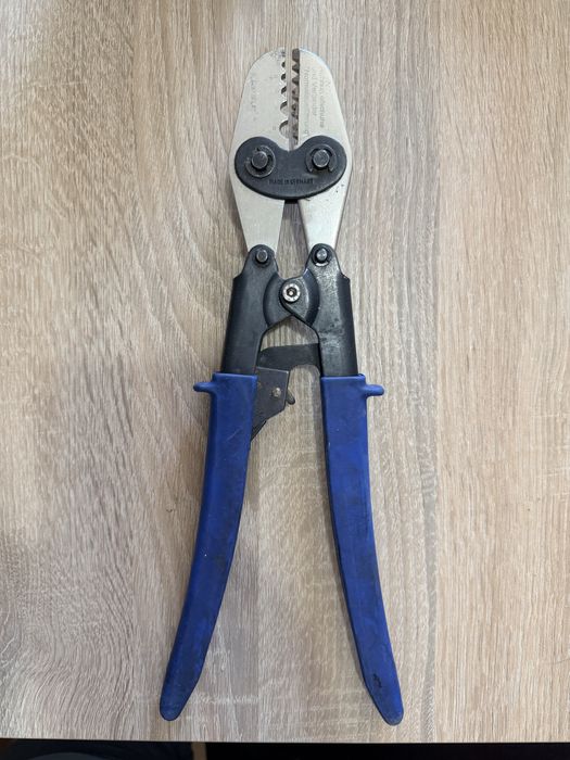 Cleste sertizat papuci electrici