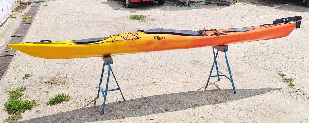 Vând caiacCaiac Riot EDGE 14.5 stare foarte bună!