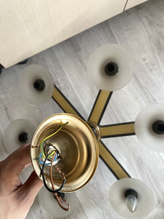 Продам люстру