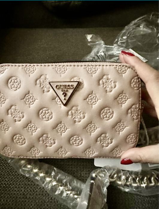 GUESS Чанта guess в розово