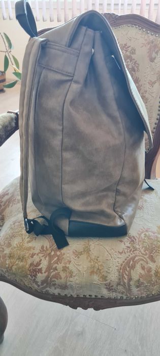 Раница тип мешка във восъчен цвят