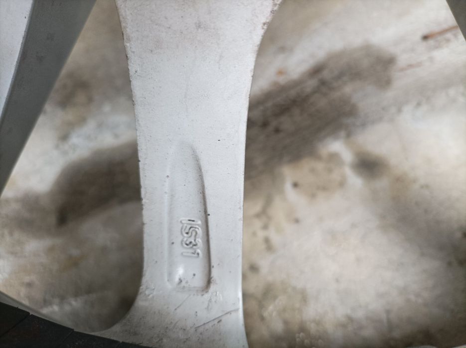 Оригинални джанти със зимни гуми за БМВ-16"