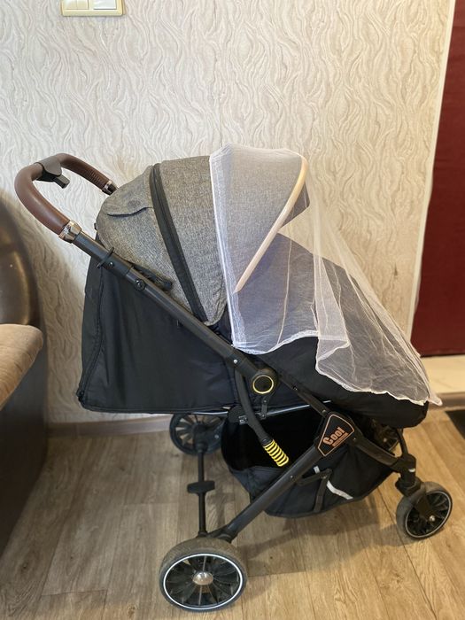 Продам прогулочную коляску