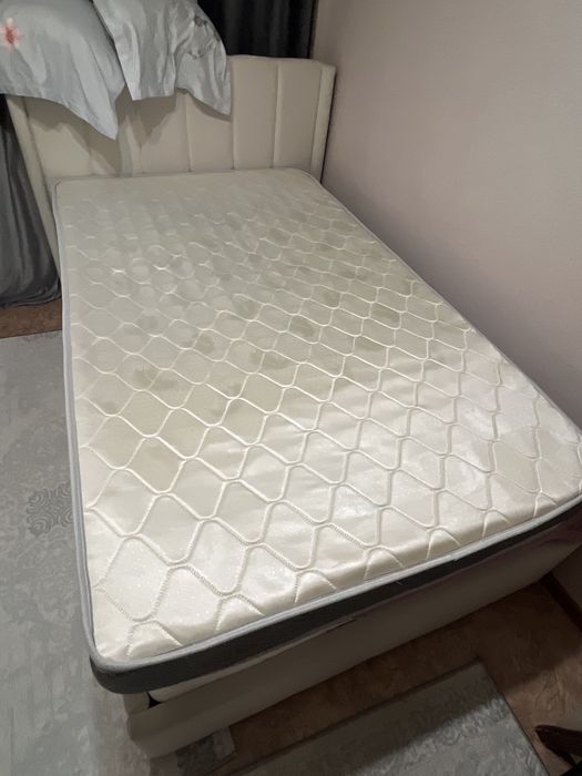 Продам матрас пружинный