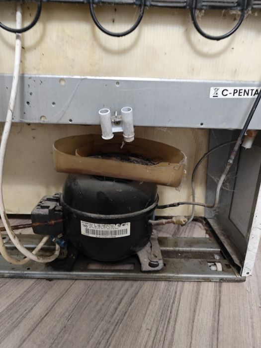 Холодильник INDESIT.