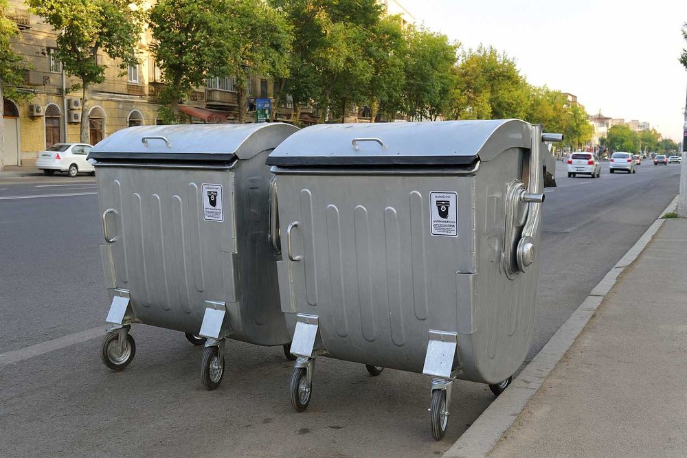 Мусорные контейнеры, мусорные баки в ассортименте