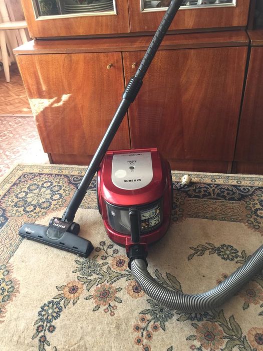 Продаётся; Пылесос